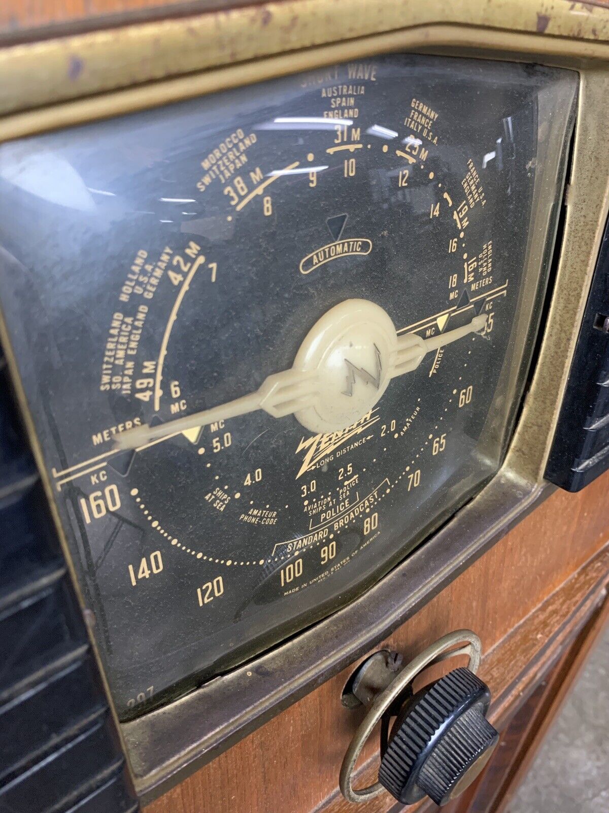 Vintage Zenith 8S661 Radio 42 X 27 X 16 Bad Wires Untested