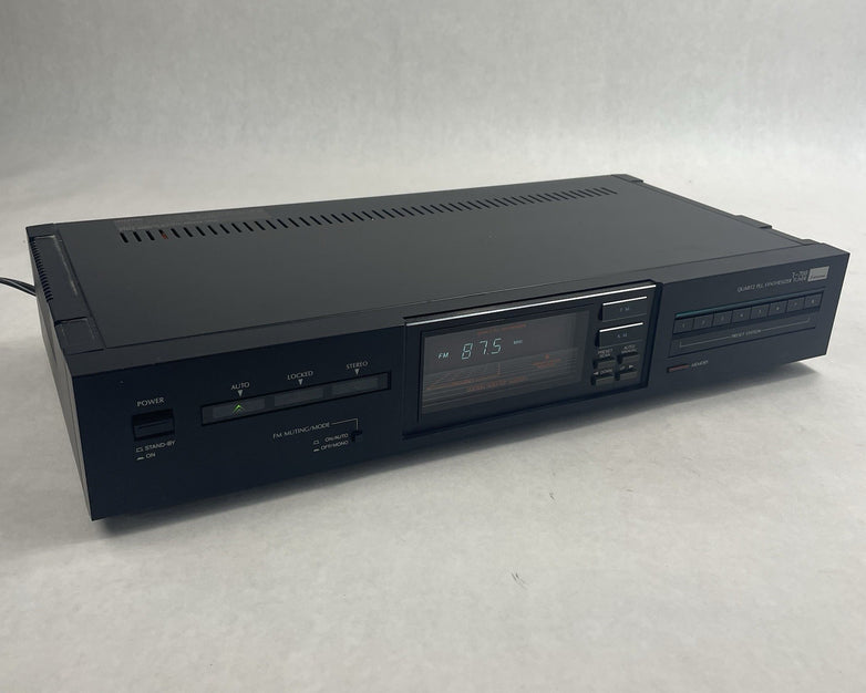 Sansui T-700 Quartz PLL Synthesizer AM/FM Stereo Tuner Power Tested