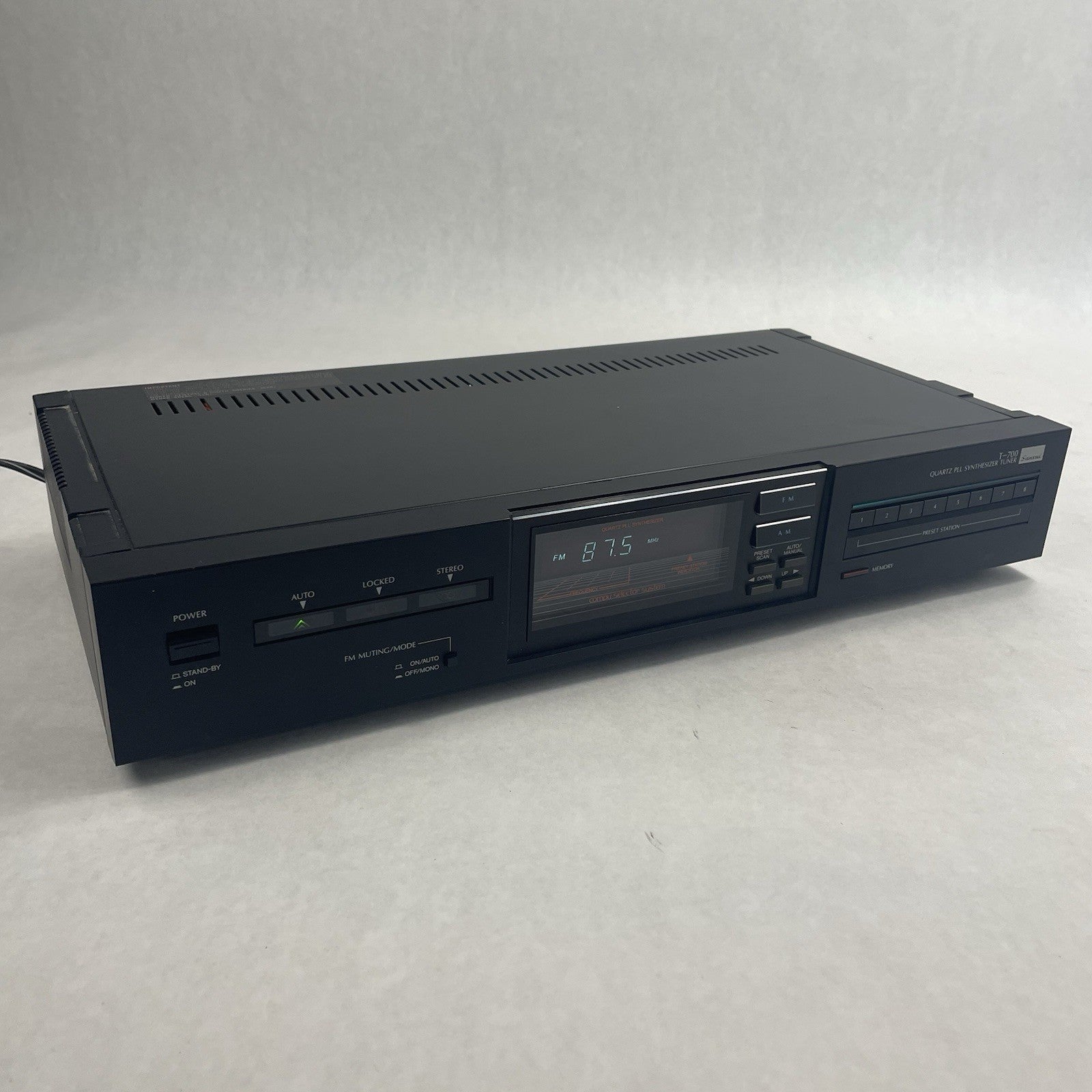 Sansui T-700 Quartz PLL Synthesizer AM/FM Stereo Tuner Power Tested0
