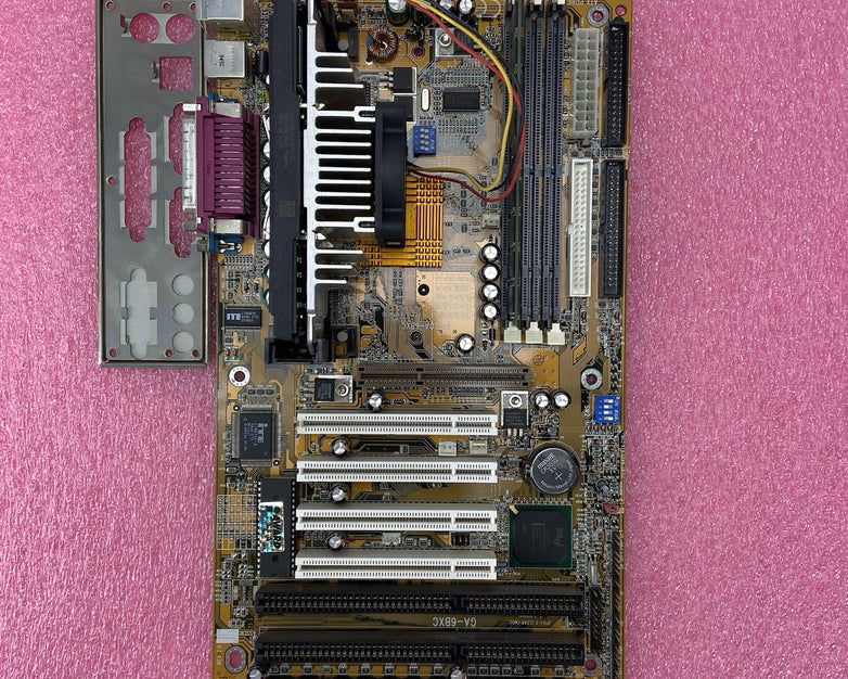 Gigabyte GA-6BXC Motherboard Intel Pentium III 500MHz 128MB RAM w/Shield