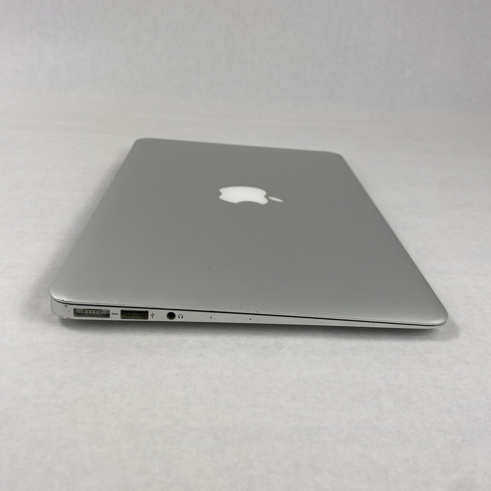 Apple MacBook Air A1465 2015 11" 1.6Ghz i5 4GB RAM 120GB SSD os11.7.1 706 Cycles