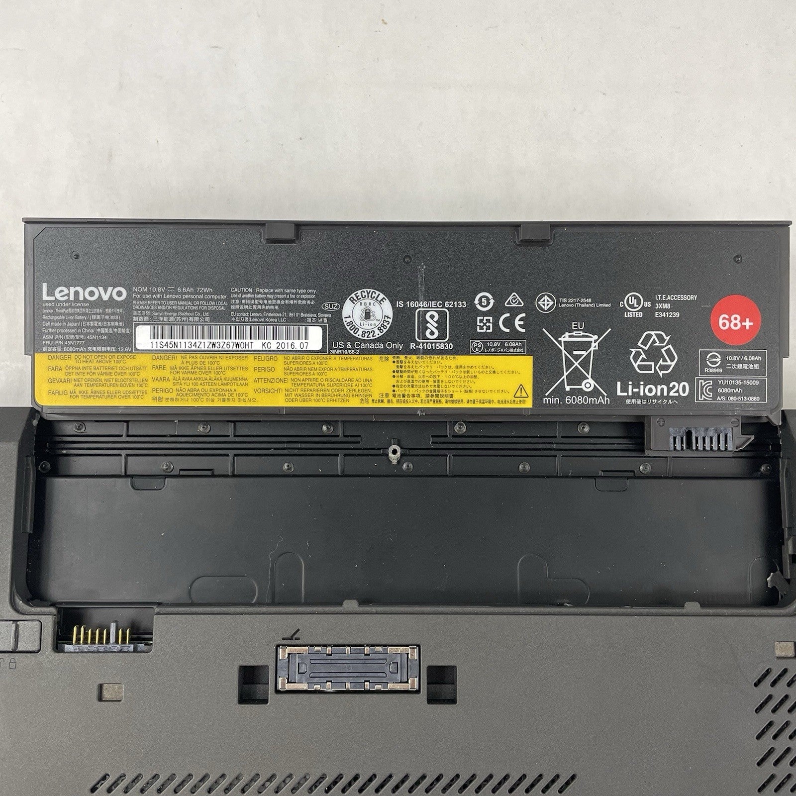Lenovo ThinkPad T460 14" i5-6300U 2.40 GHz 8 GB RAM No HDD/OS - Bad Bottom15