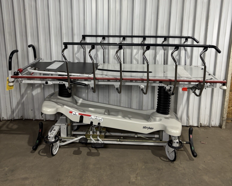 Stryker 1001 IPX2 Pedal Hydraulic Stretcher Deteriorated Rubber Wheels No Bed