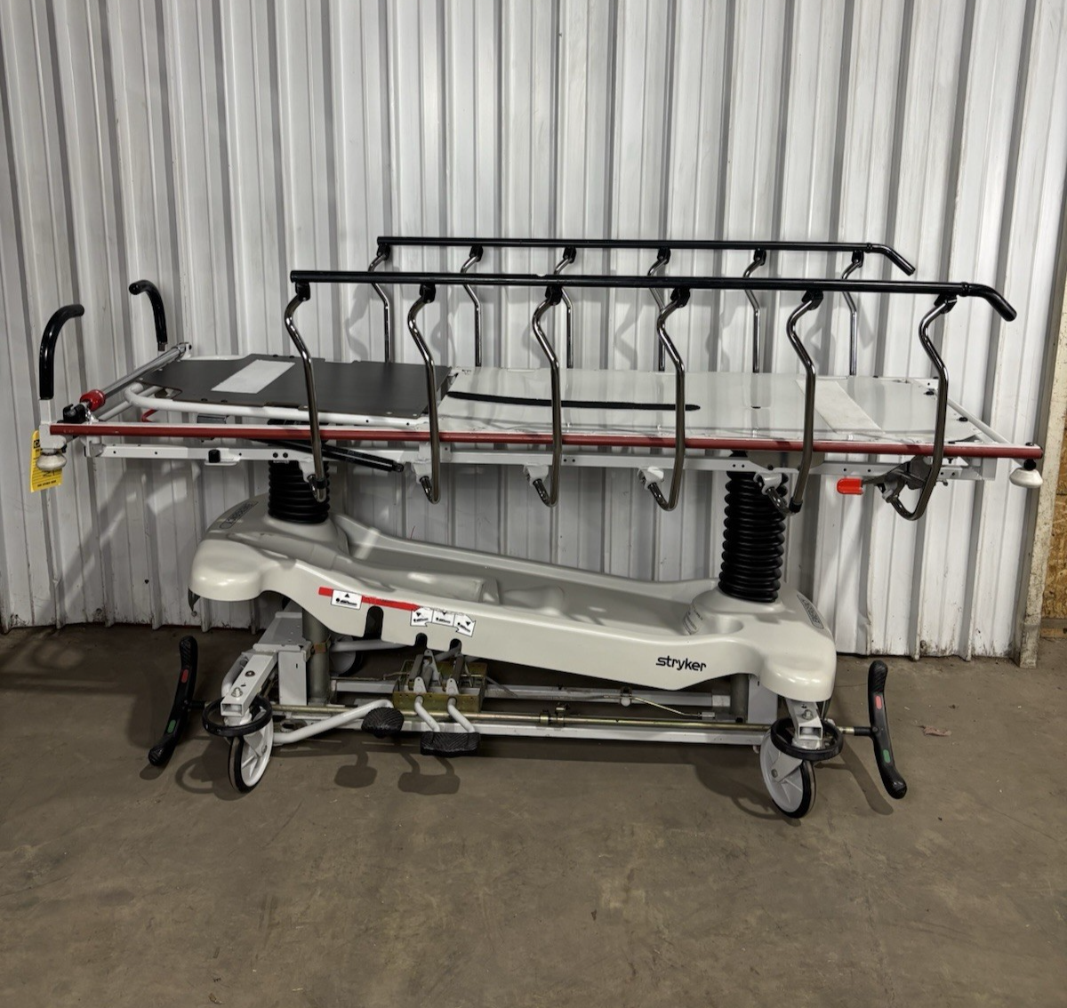 Stryker 1001 IPX2 Pedal Hydraulic Stretcher Deteriorated Rubber Wheels No Bed