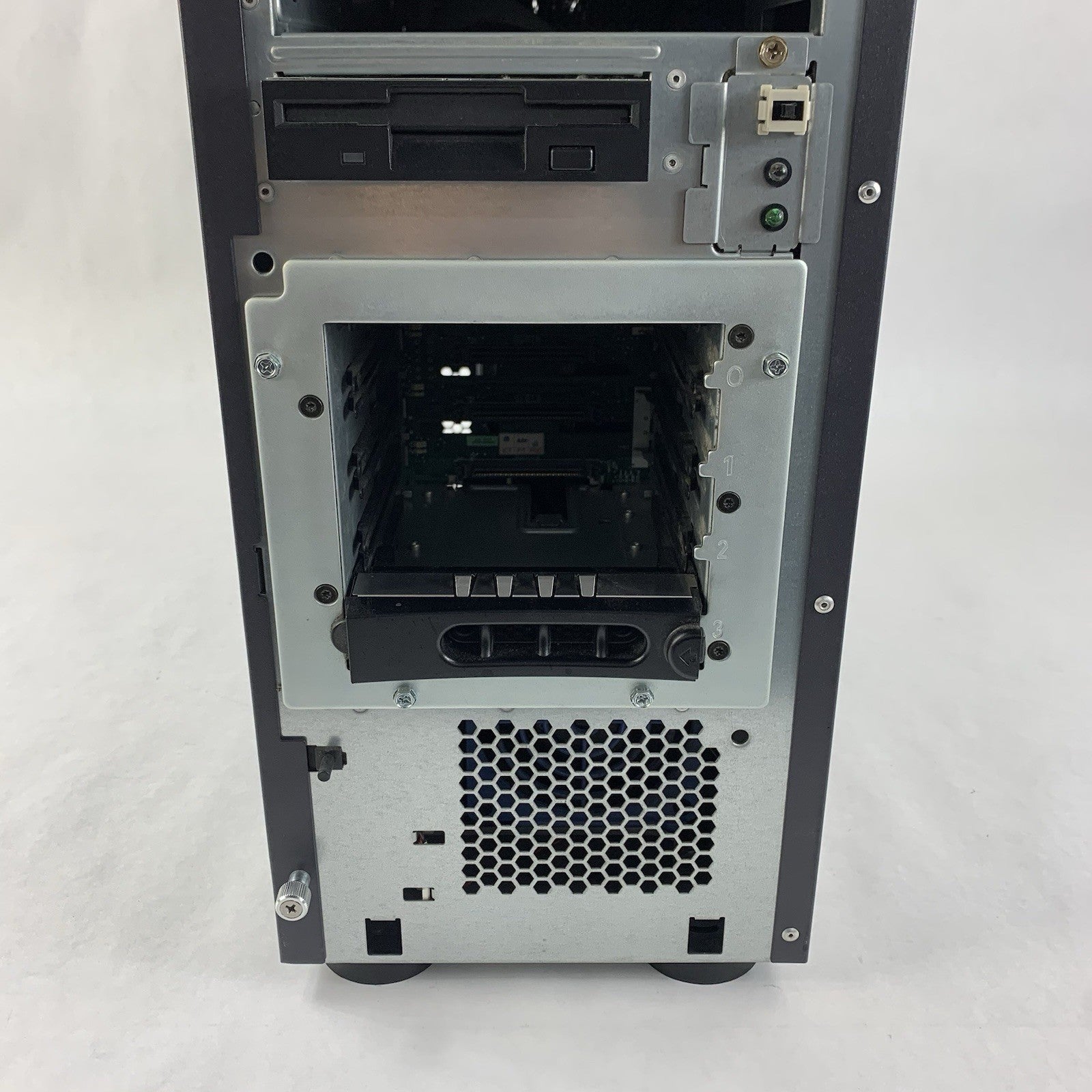 Dell PowerEdge 700 Tower Server 1x Pentium 4 2.8 GHz 2 GB Ram No OS No HDD6