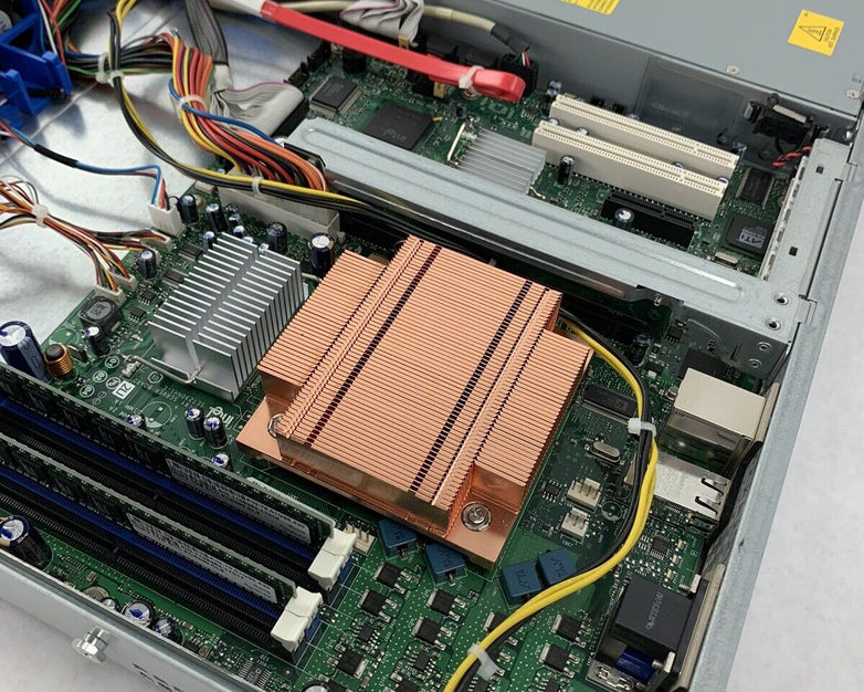 Intel Server System SR1475NH1 Pentium D 3.4 GHz  2 GB Ram No OSS No HDD