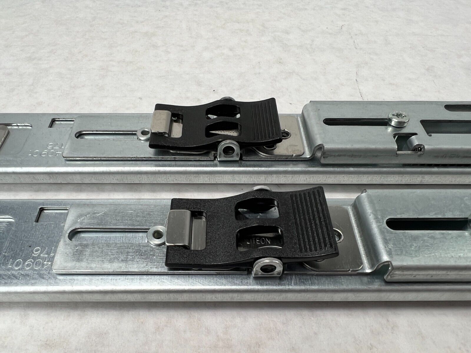 HP 252228-001 Left and Right Server Rails