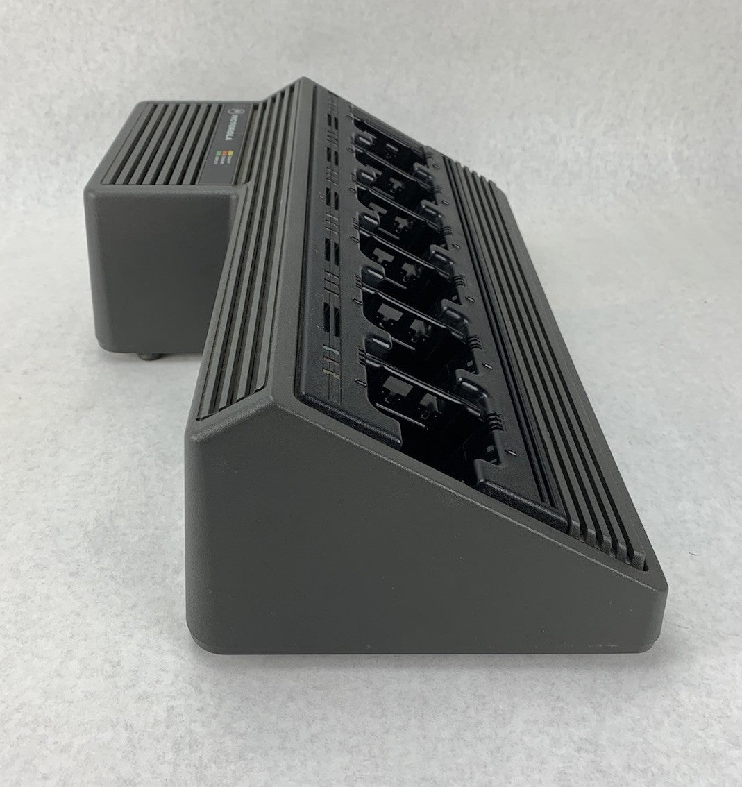 Motorola NTN1177A 6-Bay Radio Battery Charger5