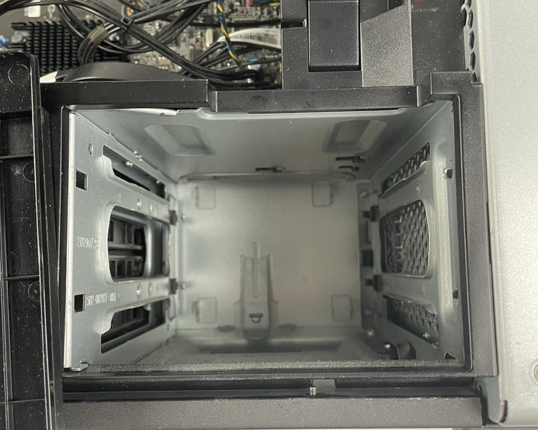 Lenovo ThinkStation P720 2x Xeon Silver 4110 2.10 GHz 32 GB RAM No GPU/HDD