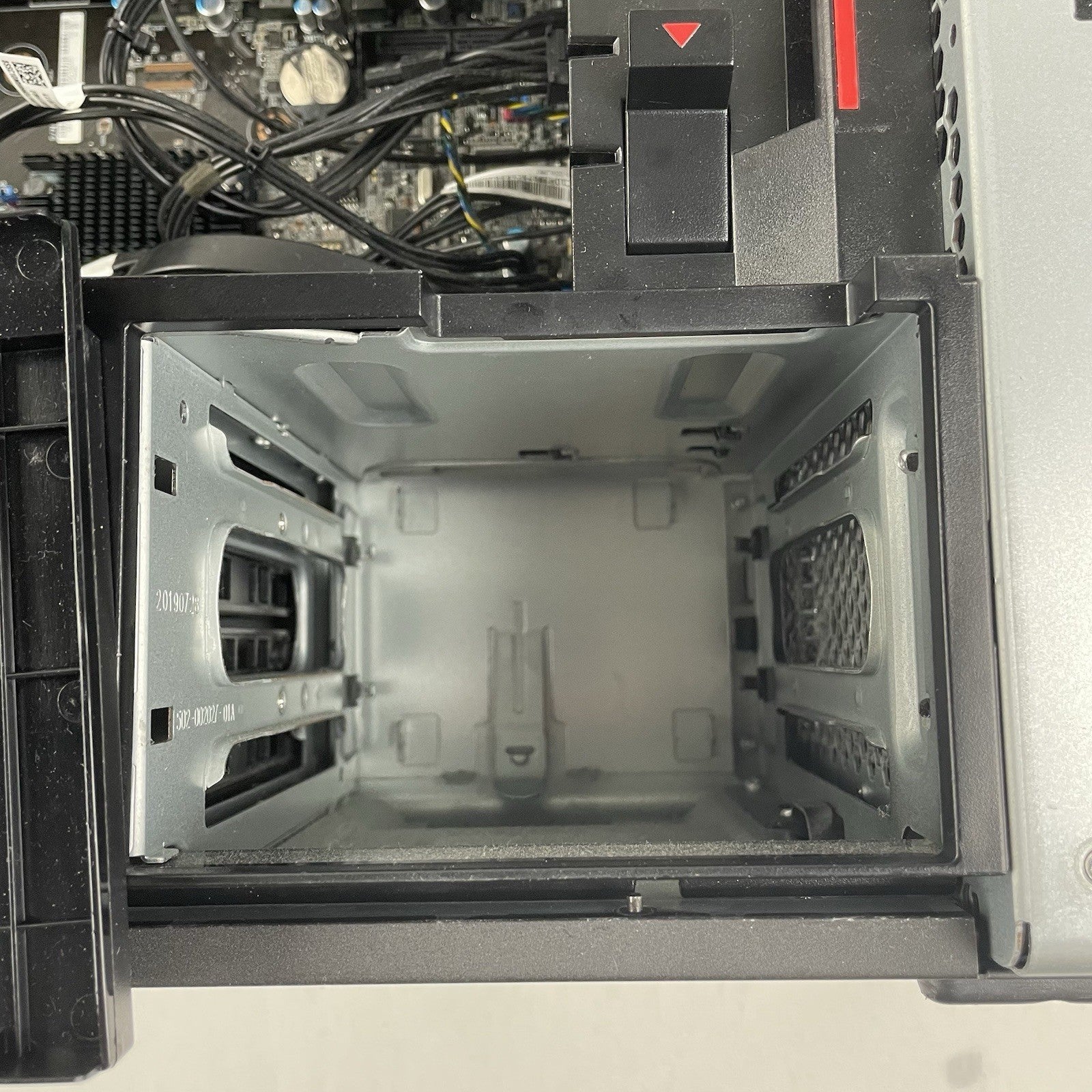 Lenovo ThinkStation P720 2x Xeon Silver 4110 2.10 GHz 32 GB RAM No GPU/HDD14