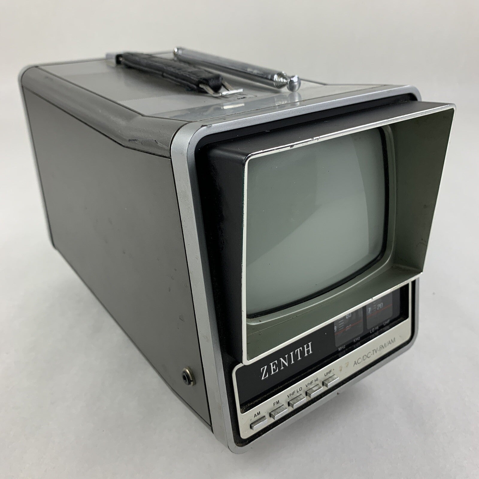 Zenith BT055S1 Portable 5” Television AM/FM Radio 1986 Vintage Untested