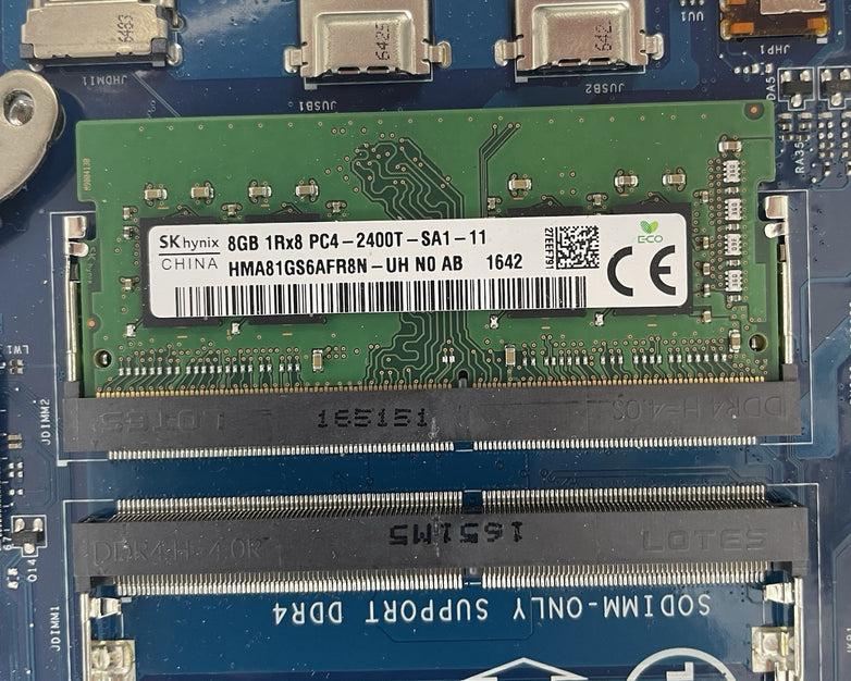 Dell Inspiron 5567 15.6" Core i7-7500U 2.7 GHz 8 GB RAM No HDD No OS No Battery