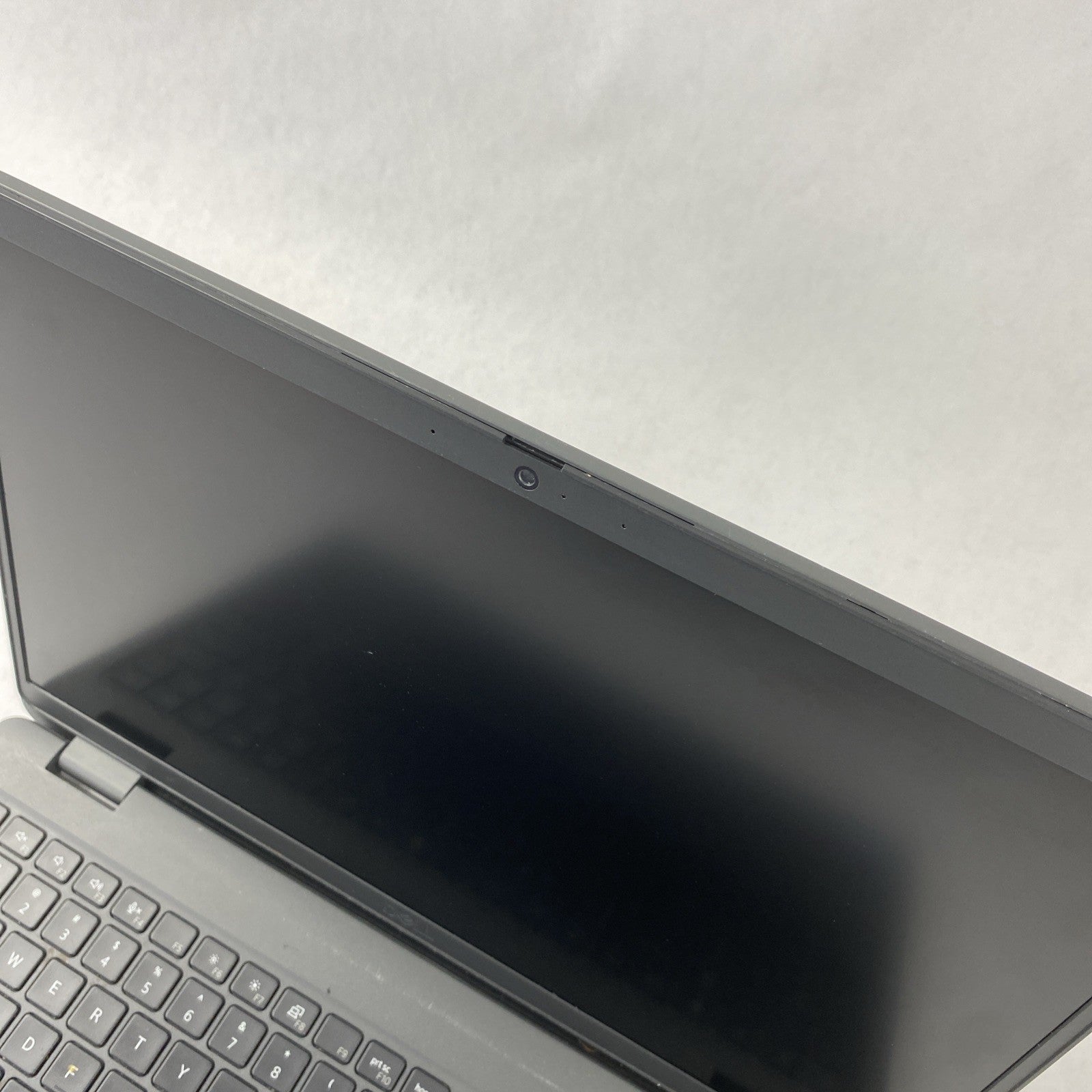 Dell Latitude 3540 Intel Core i5-1335U 3.96 GHz 16 GB RAM 15.6" No SSD No OS