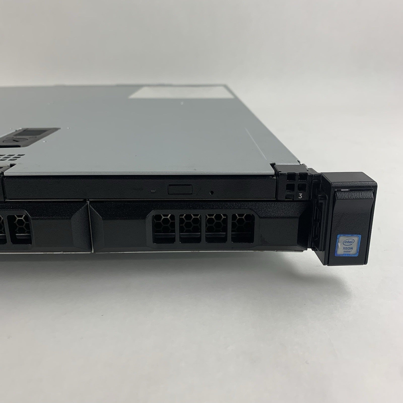 Dell PowerEdge R330 1x Xeon E3-1230v5 3.4 GHz 16 GB PERC H330 No OS No HDD5