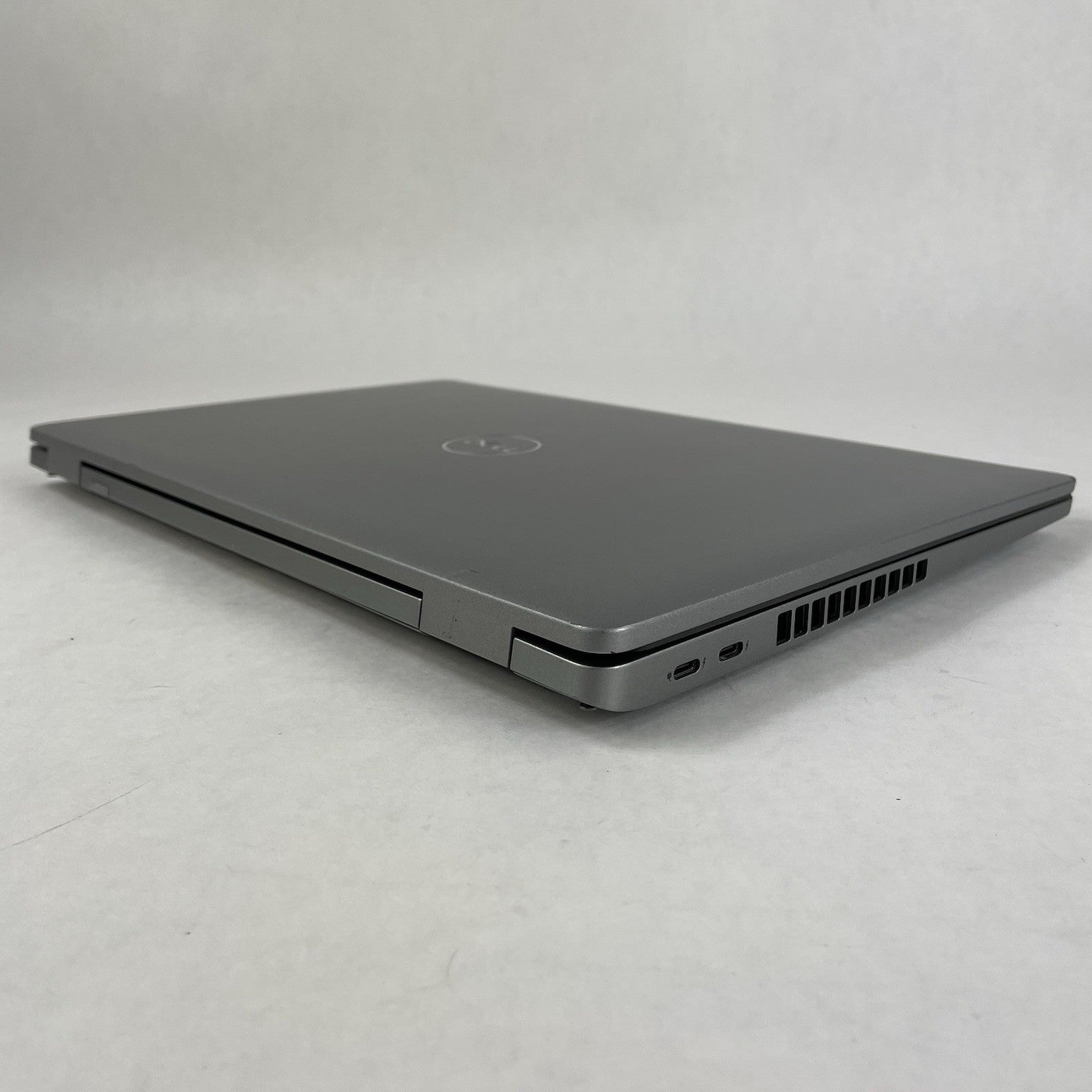 Dell Latitude 5520 15.6" i5-1145G7 2.6GHz 8GB RAM No SSD/OS/AC - Scratched Paint10