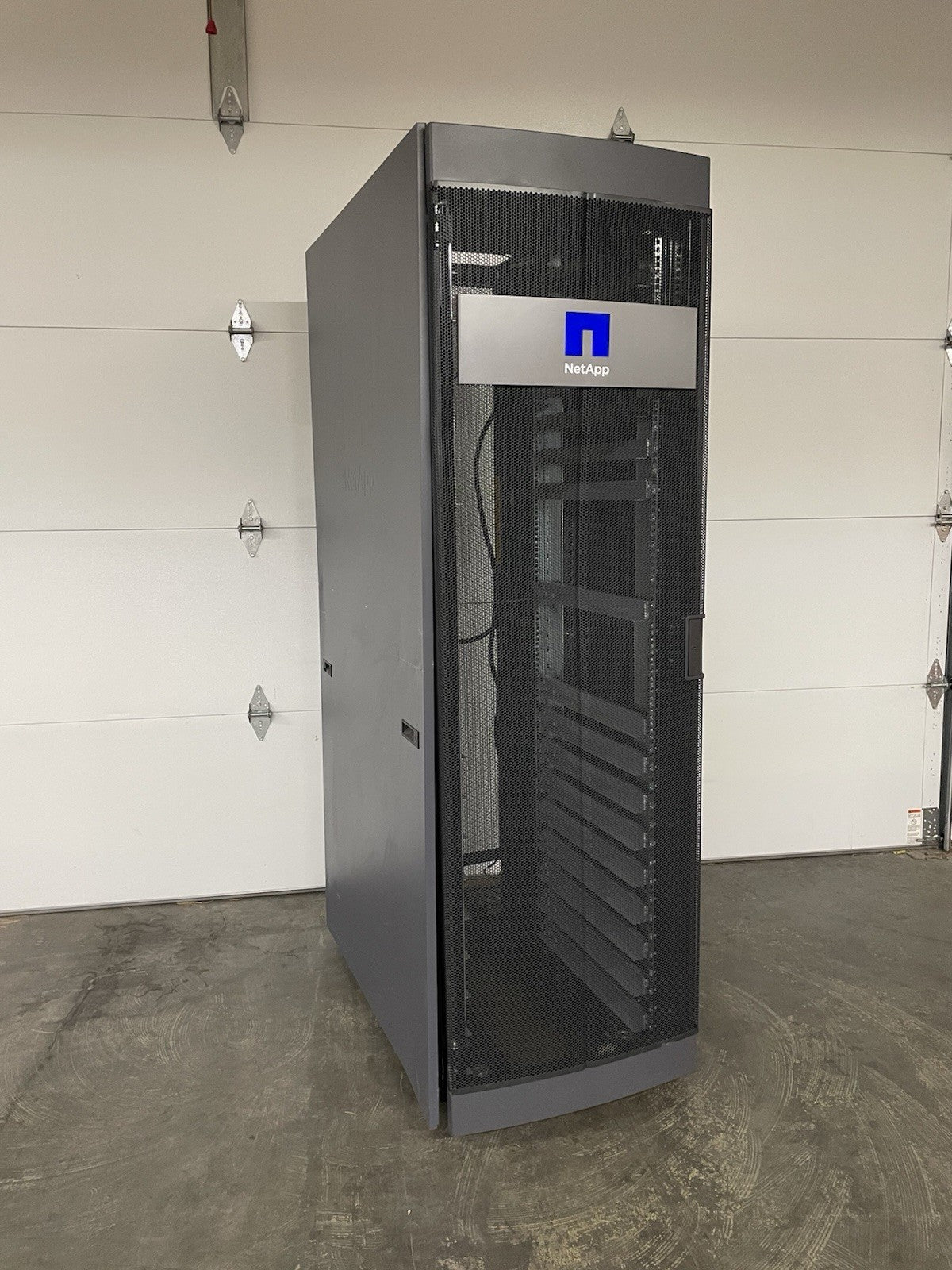 NETAPP NAC-0501 Server Rack Cabinet Unlocked With Keys