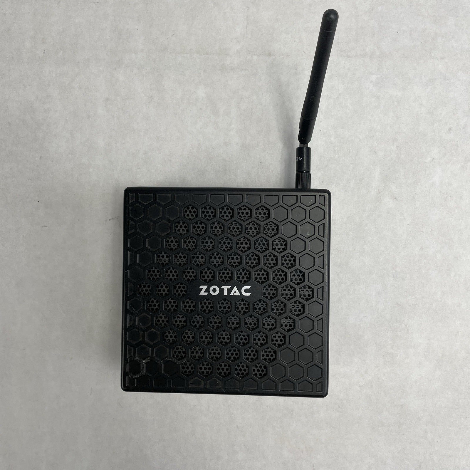 ZOTAC ZBox CI323 Nano Micro Celeron N3150 1.60 GHz 4 GB RAM No SSD No OS