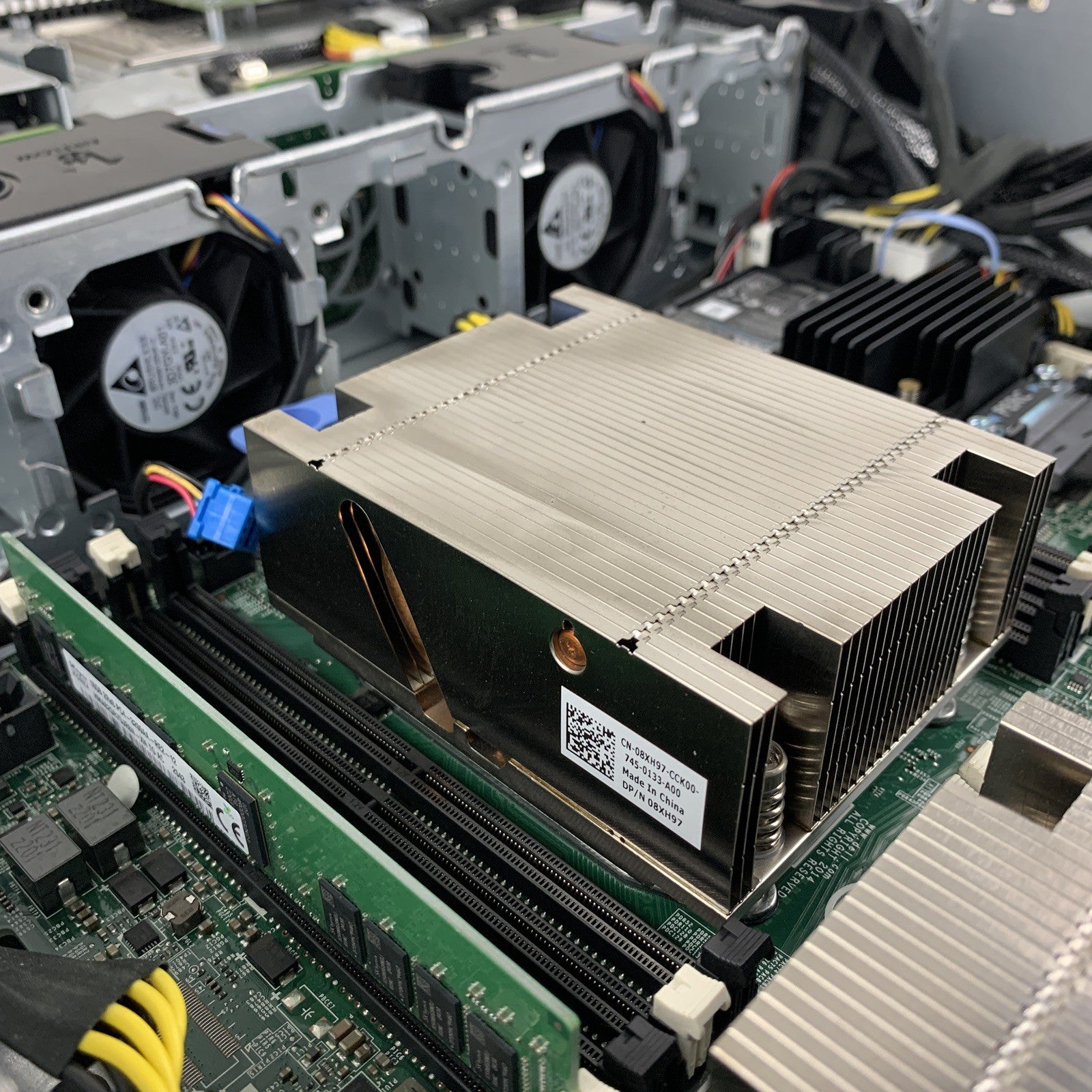 Dell EMC Poweredge R530 2x Xeon E5-2620v3 2.4 GHz 32 GB Ram No OS No HDD No PSUs
