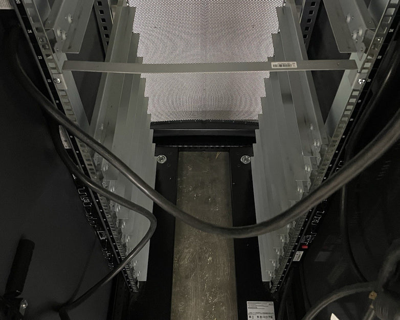 NETAPP NAC-0501 Server Rack Cabinet Unlocked With Keys