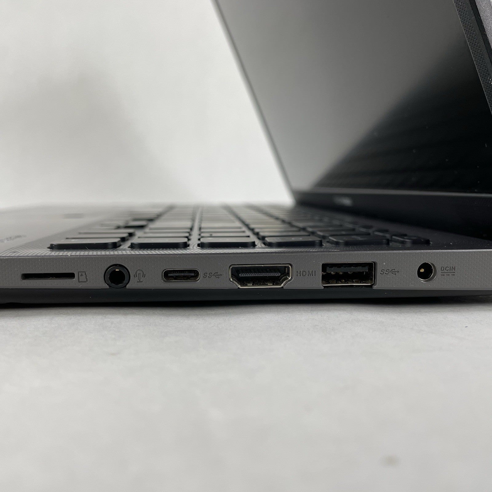 ASUS VivoBook F512F 15.6" i3-8145U 2.10 GHz 8 GB RAM No SSD No OS No AC6