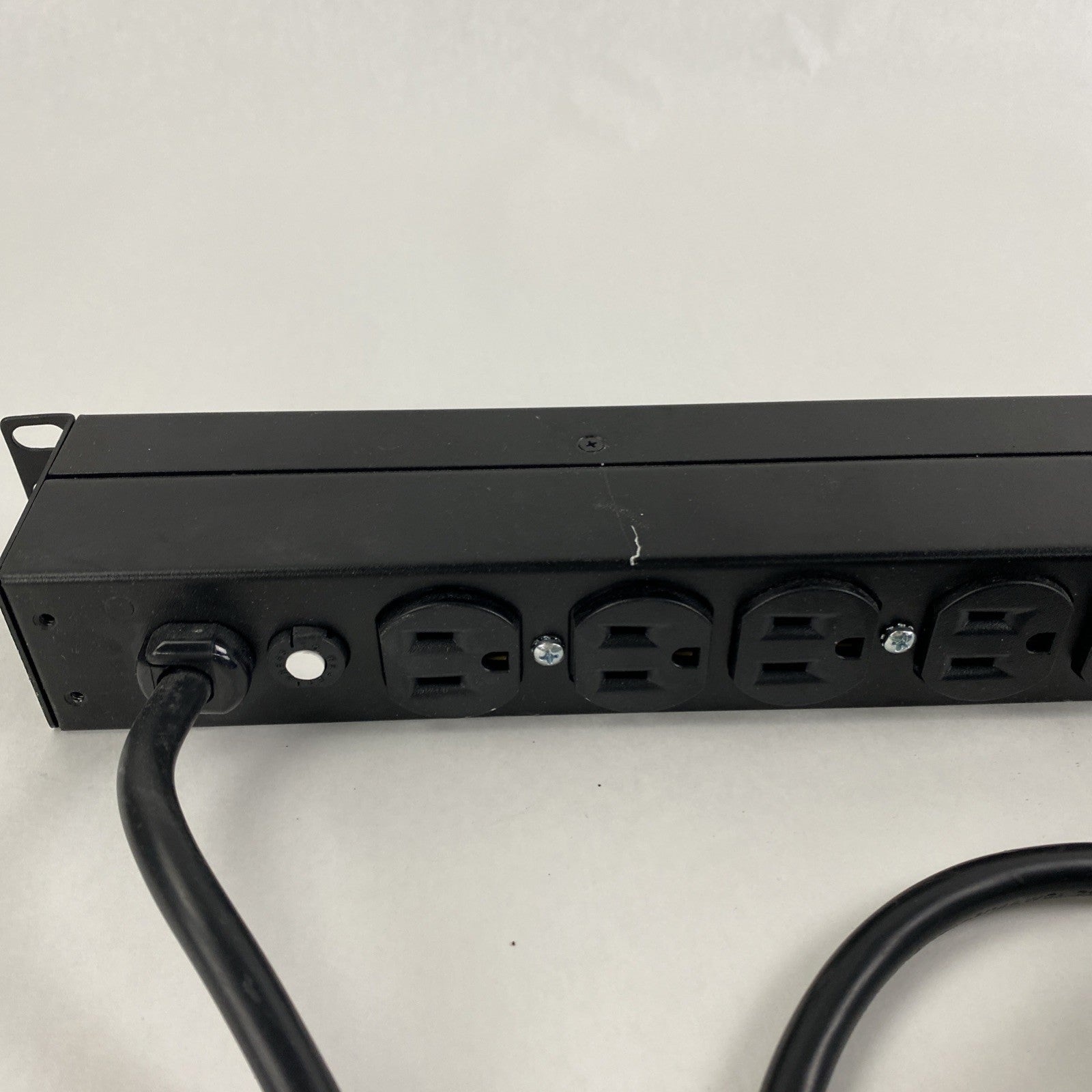 APC AP9562 Basic Rack PDU w/ Rack Ears4