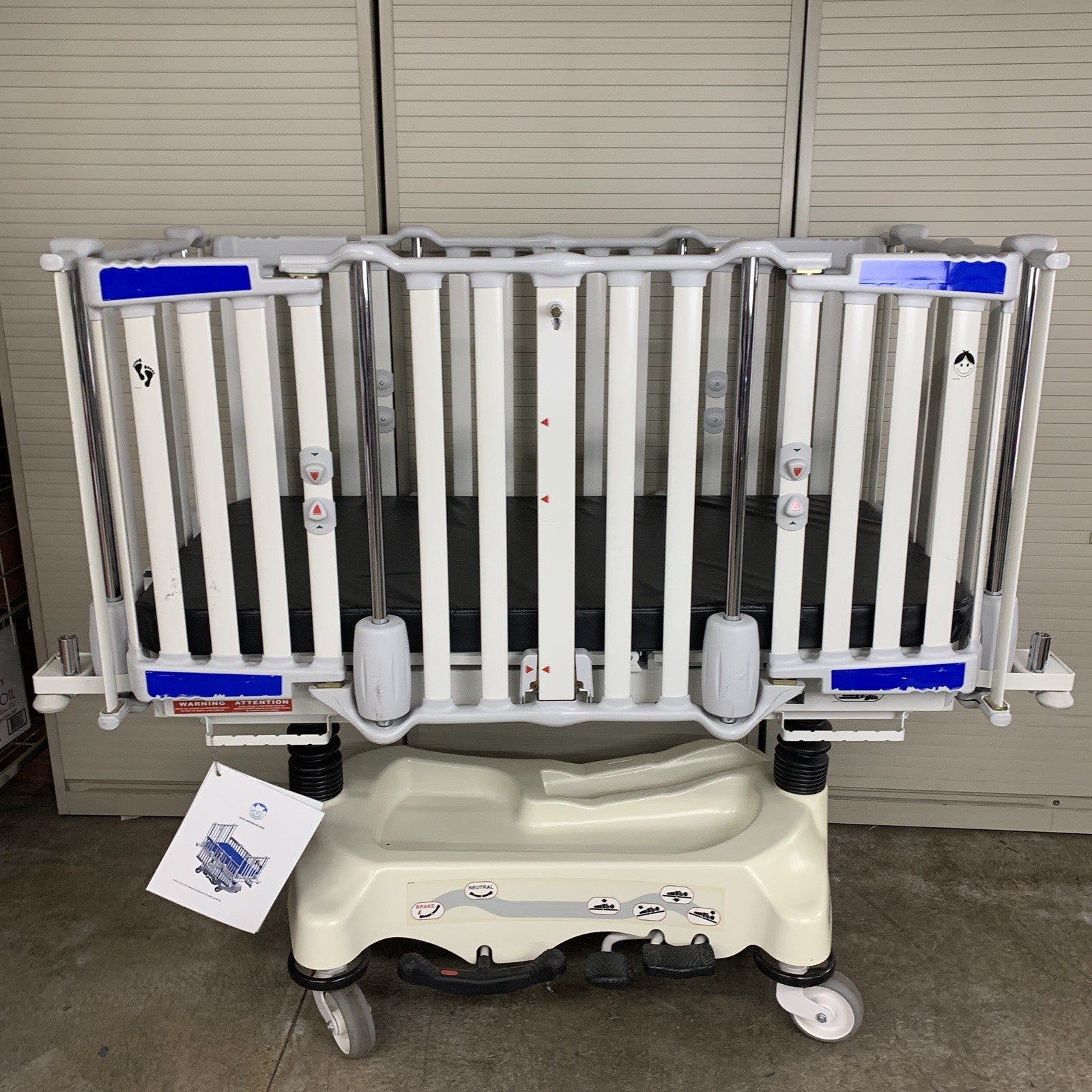 Stryker Cub FL19H Pediatric Crib with Mattress No Handles on Doors No Scale