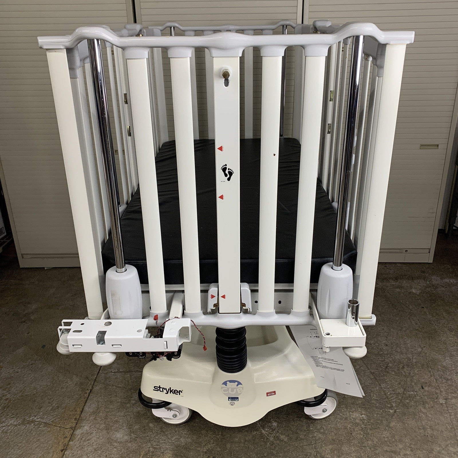 Stryker Cub FL19H Pediatric Crib with Mattress No Handles on Doors No Scale