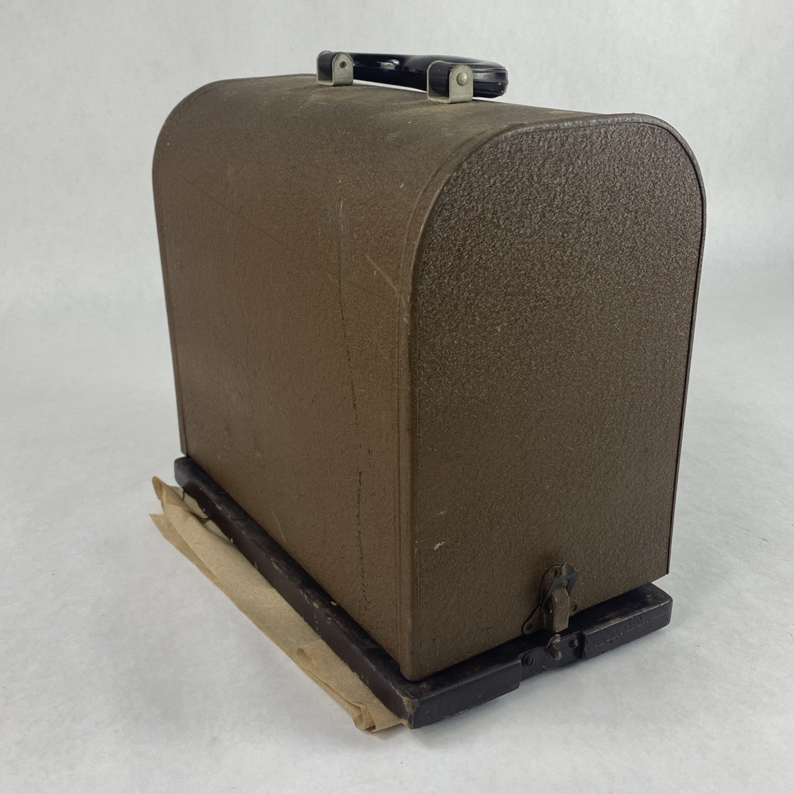 Ampro Slide Projector Model 30A Partial Test With Light Some Cord Showing7