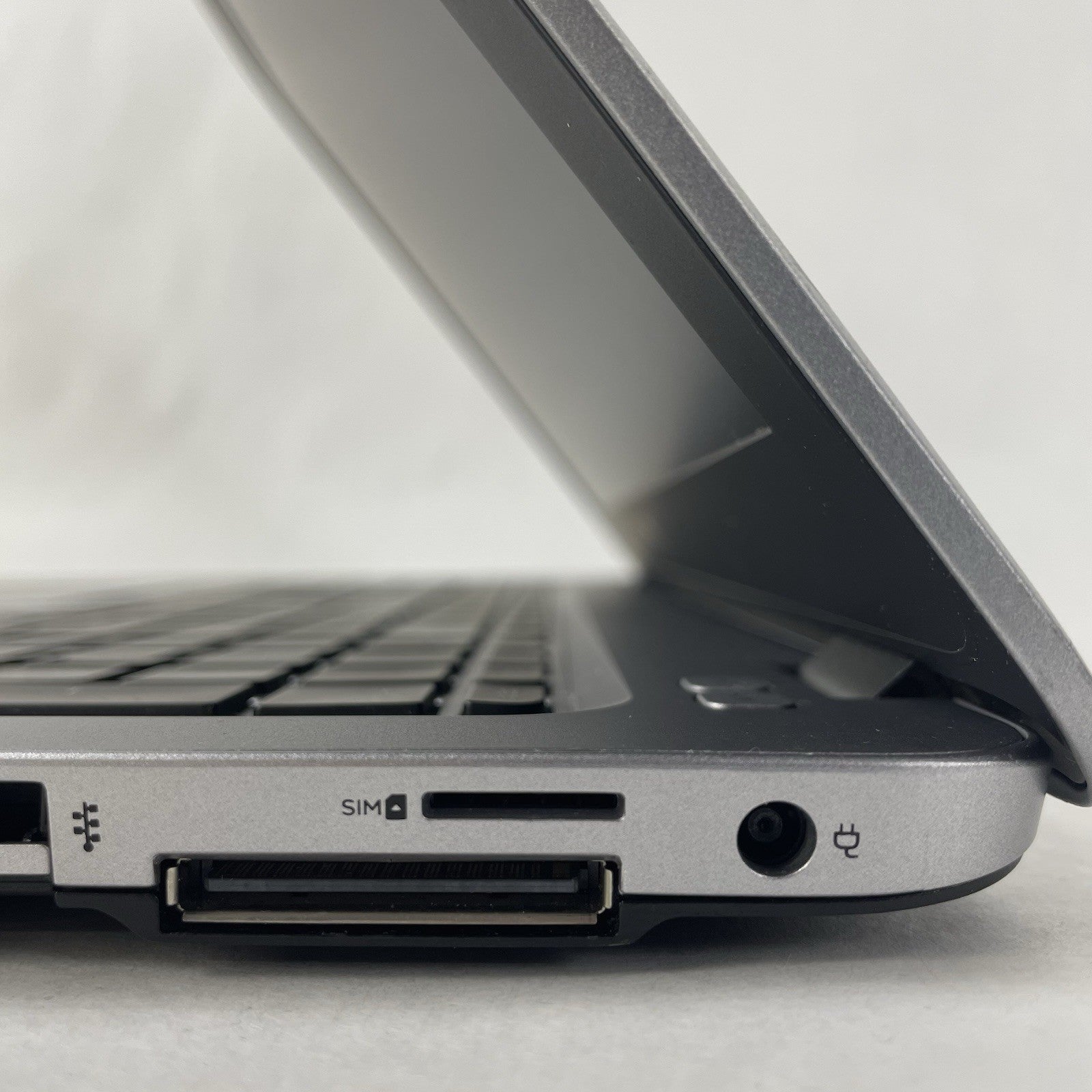 HP EliteBook 850 G3 15.6" i7-6600U 2.60 GHz 16 GB RAM No SSD/OS/AC - Bad Bottom7