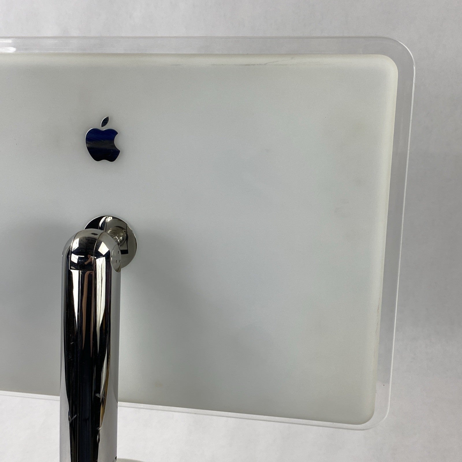 Apple M6498 iMac G4 17" 2003 PowerPC 7445 G4 1.00 GHz 256MB RAM No HDD No OS