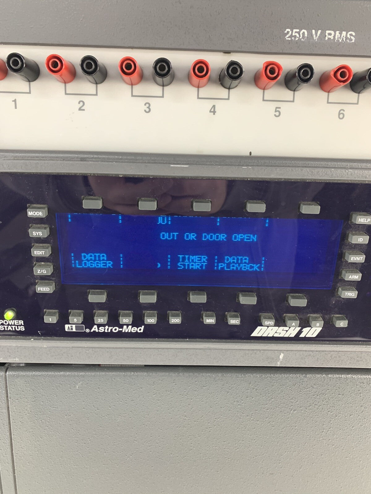 Astro-Med Dash 10 250v RMS Data Logger Powers On2