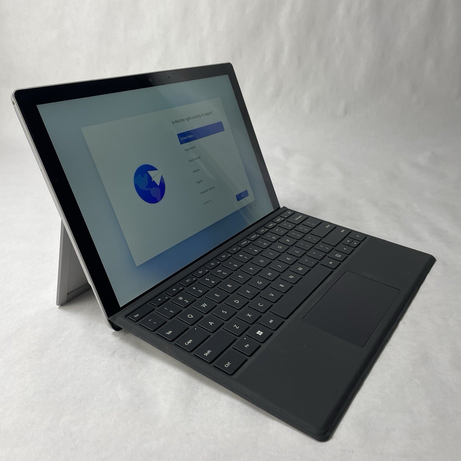MicroSoft Surface Pro 7 13.3" i7-1065G7 1.30 GHz 16 GB RAM 256 GB SSD Windows 110
