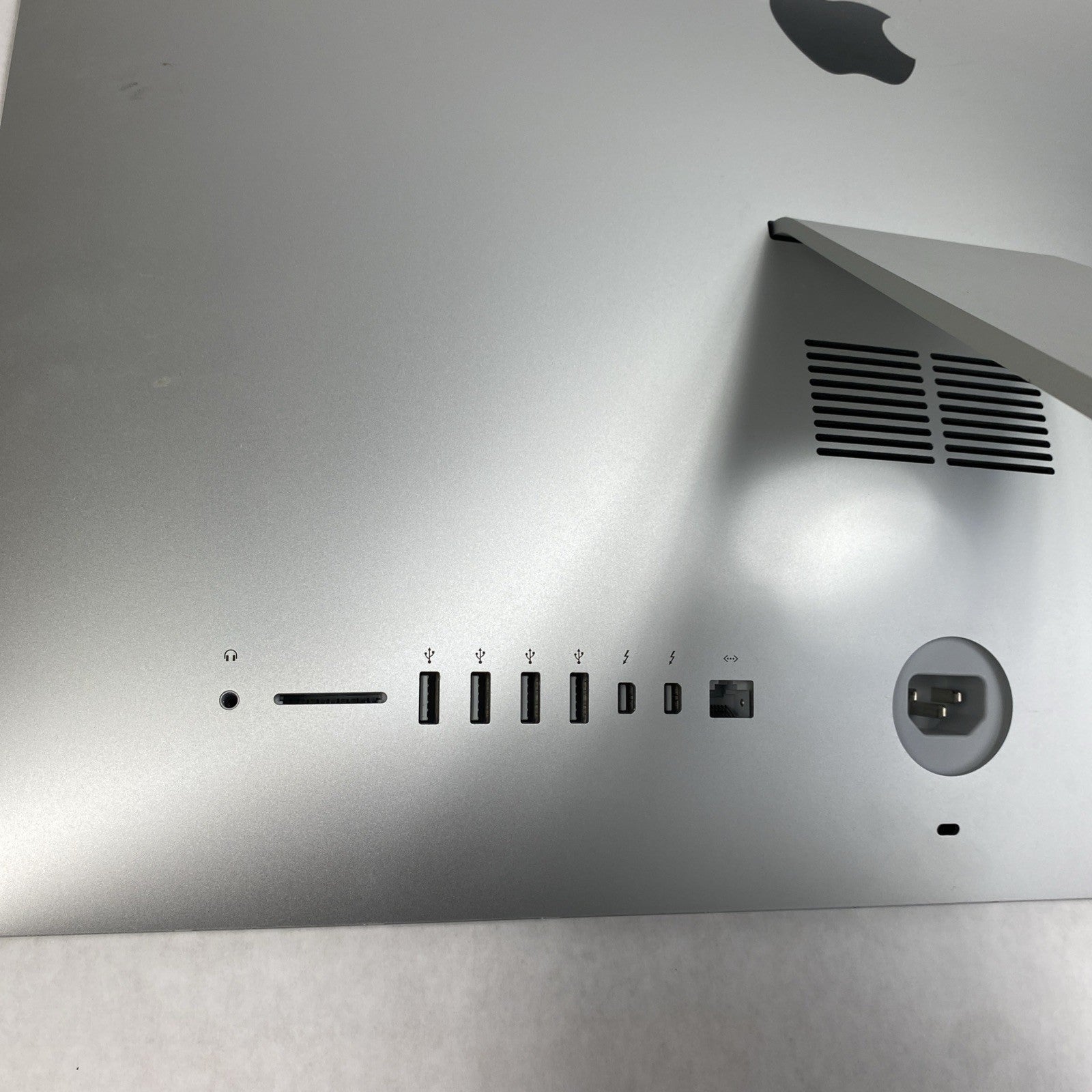 Apple A1418 iMac 21.5" 2015 2.8 GHz Core i5 8GB RAM 250 GB SSD macOS 12.7.6