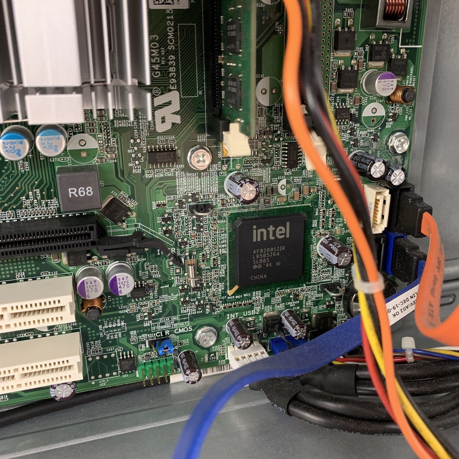 Dell Vostro 220 MT Pentium Dual-Core E7500 2.93 GHz 2 GB RAM No HDD No OS