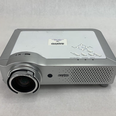 Sanyo PLC-XU86 LCD Projector – Parts or Repair Bad Lamp
