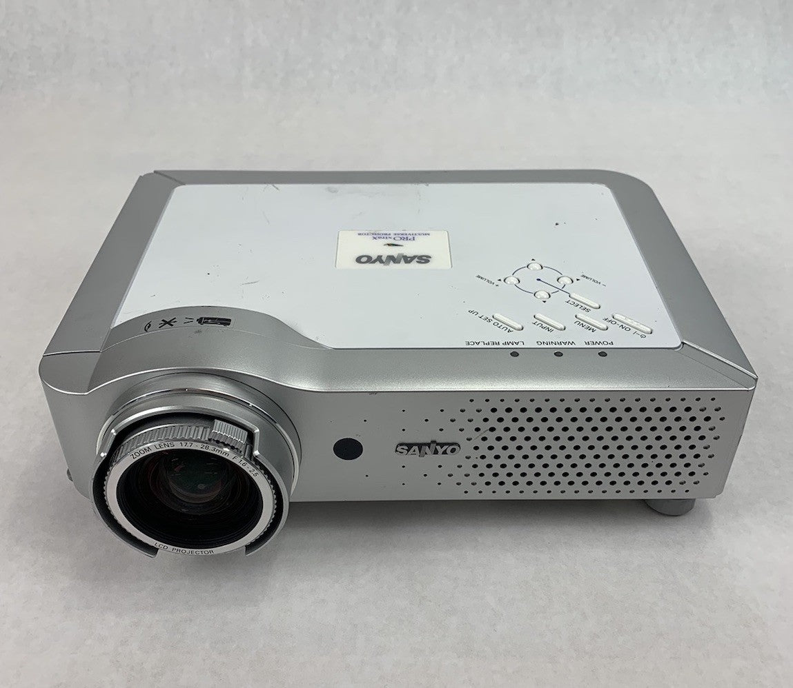Sanyo PLC-XU86 LCD Projector – Parts or Repair Bad Lamp