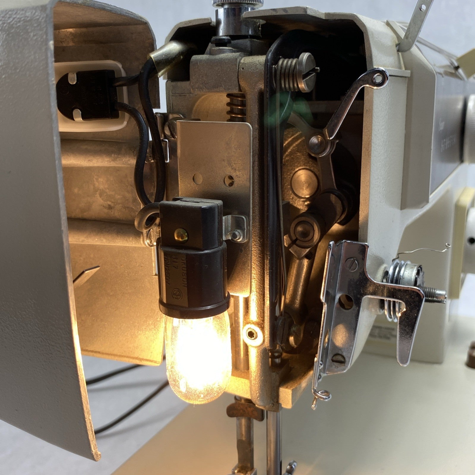 Vintage Morse Super Deluxe Zig Zag Model 5500 Sewing Machine10
