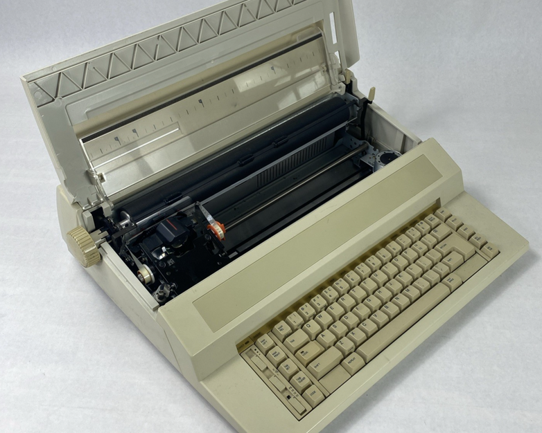Olympia Mastertype 3 Model EW-1000 Electronic Typewriter - Parts or Repair