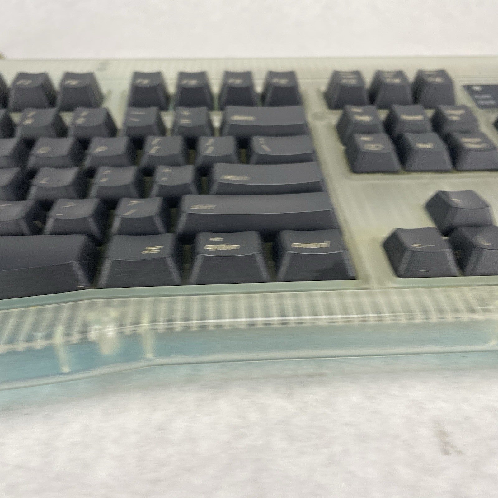 Macally iKey Wired USB Keyboard