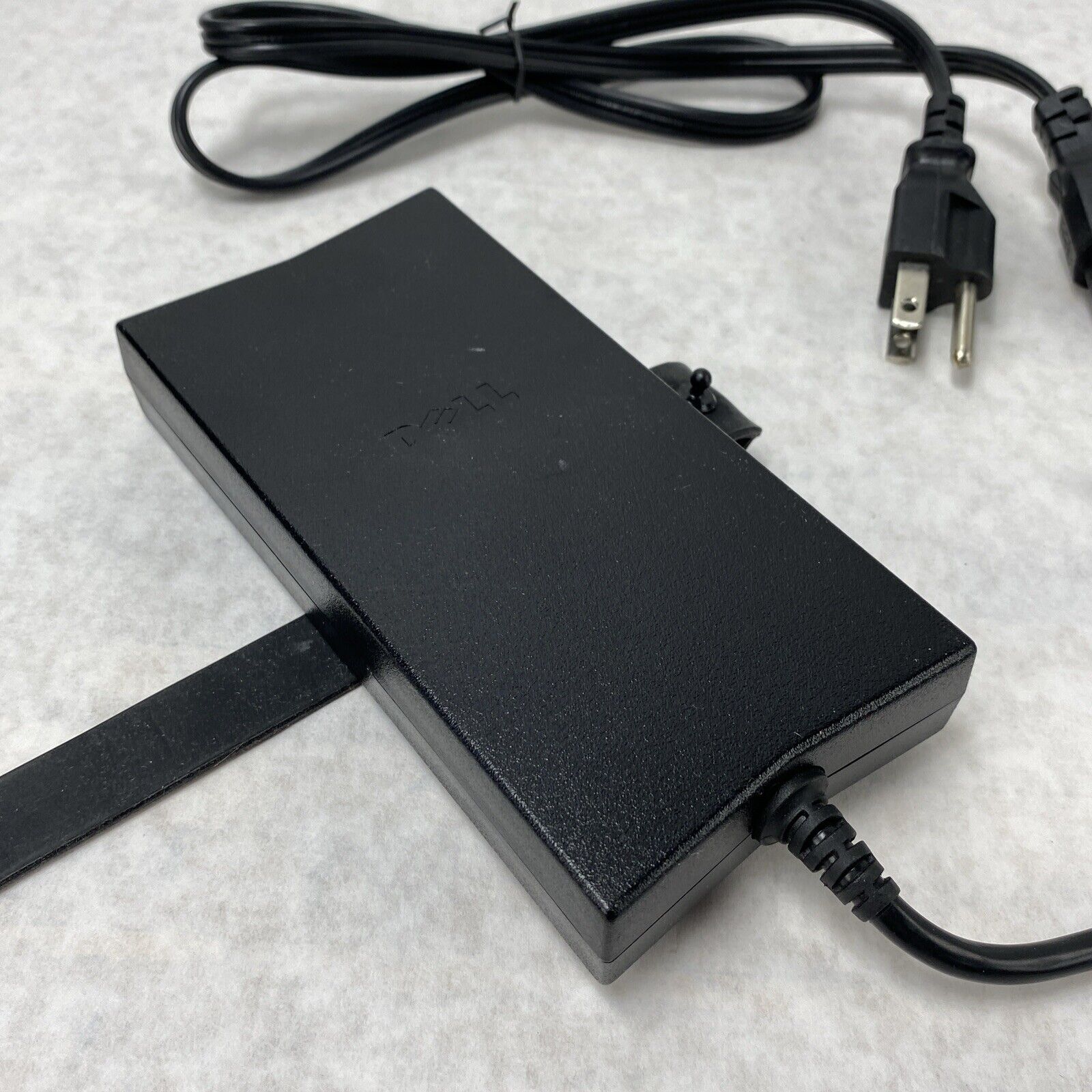 Lot of 30 Genuine Dell DA130PE1-00 130W 19.5V 6.7A AC/DC Adapter w/ Power Cable