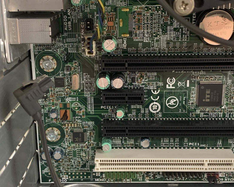 Lenovo ThinkServer TS140 70A4-001MUX E3-1225 V3 3.2 GHz 16 GB Ram No OS No HDD