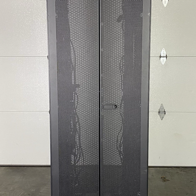 IBM 9307-4RX 1S 42U Server Rack Cabinet 39M6738 w/ Power Distribution Units