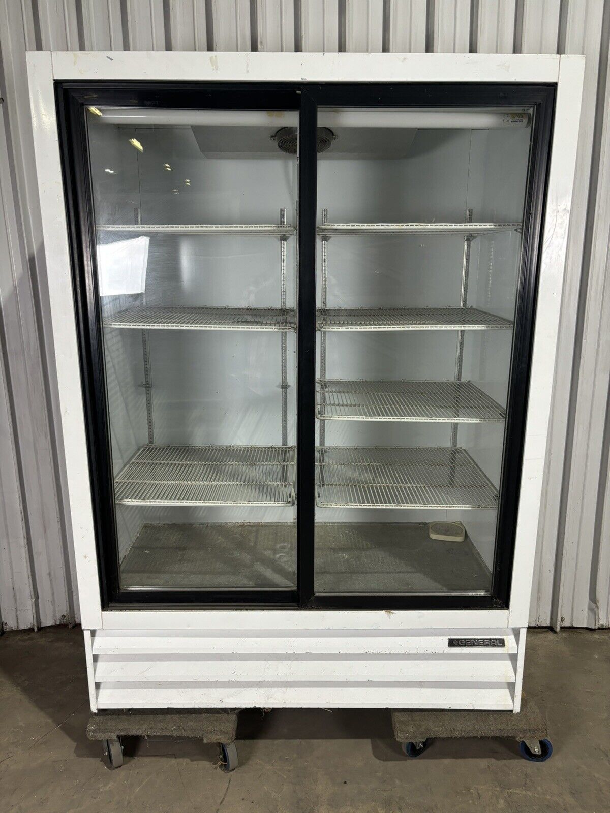 General Refrigeration RSL 40 GC 010 115V 9.5A  10 Oz Charge Powers Snapple