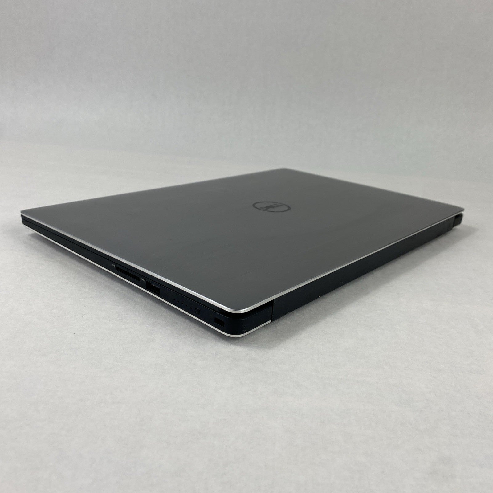 Dell Precision 5510 Core i7-6820HQ 2.7 GHz 8GB RAM 15.6" No Battery No HDD No OS