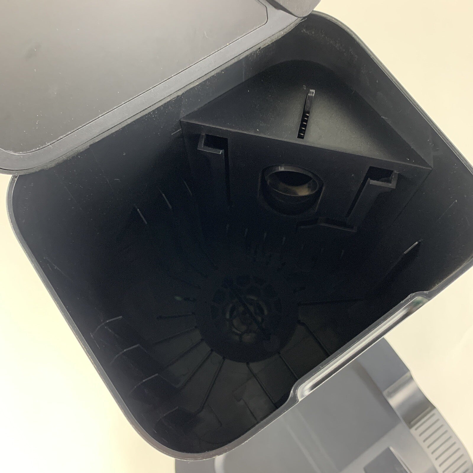 iRobot ADE-N1 Clean Base Automatic Dirt Disposal Tested No Disposable Bag