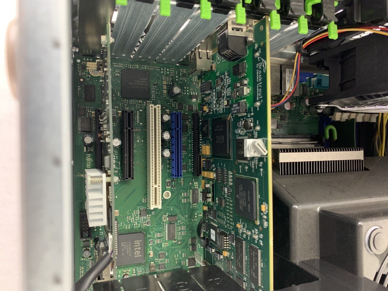 Fujitsu Primergy TX200 S6 Server Quad Core E5606 2.13 GHz 4 GB Ram No HDD No OS