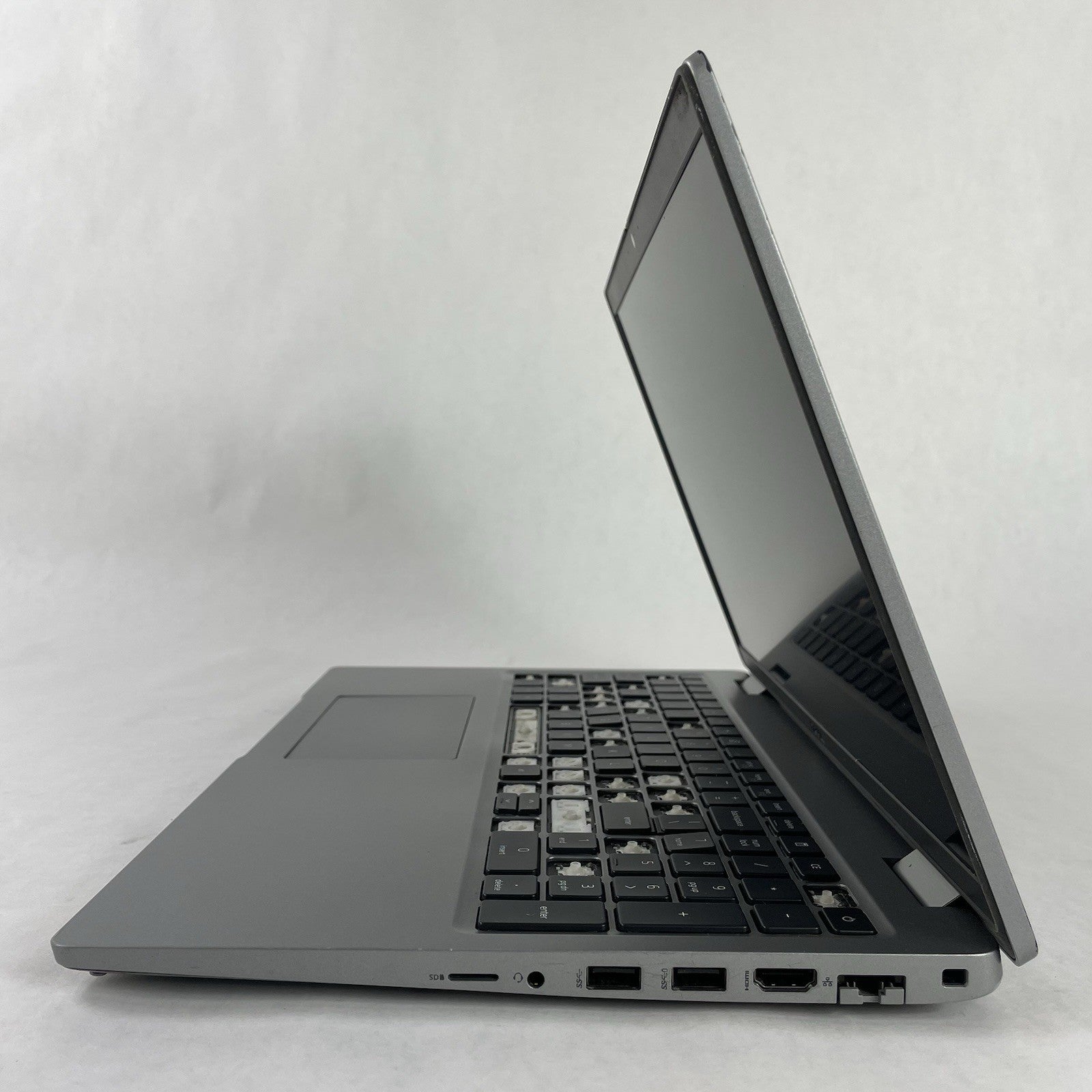 Dell Latitude 5520 15.6" i5-1135G7 2.40GHz 8GB RAM No SSD/OS/Batt - Missing Keys5