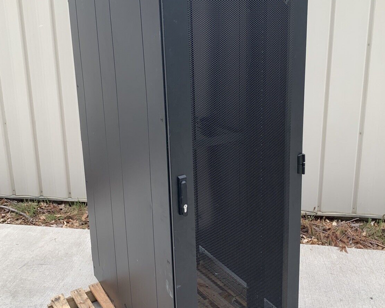 Emerson Knurr DCM Server Rack 42U 78"-48"-28"