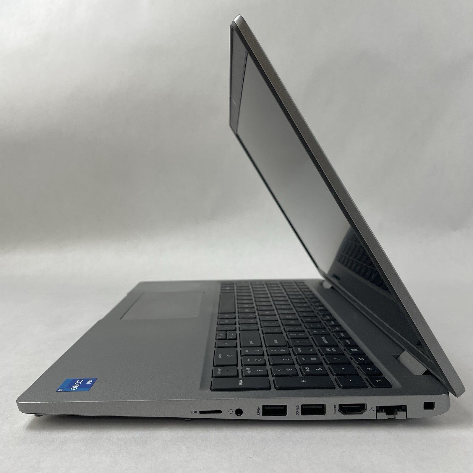 Dell Latitude 5520 15.6" i5-1135G7 2.4GHz 8GB RAM No SSD/OS/AC - Scratched Paint6