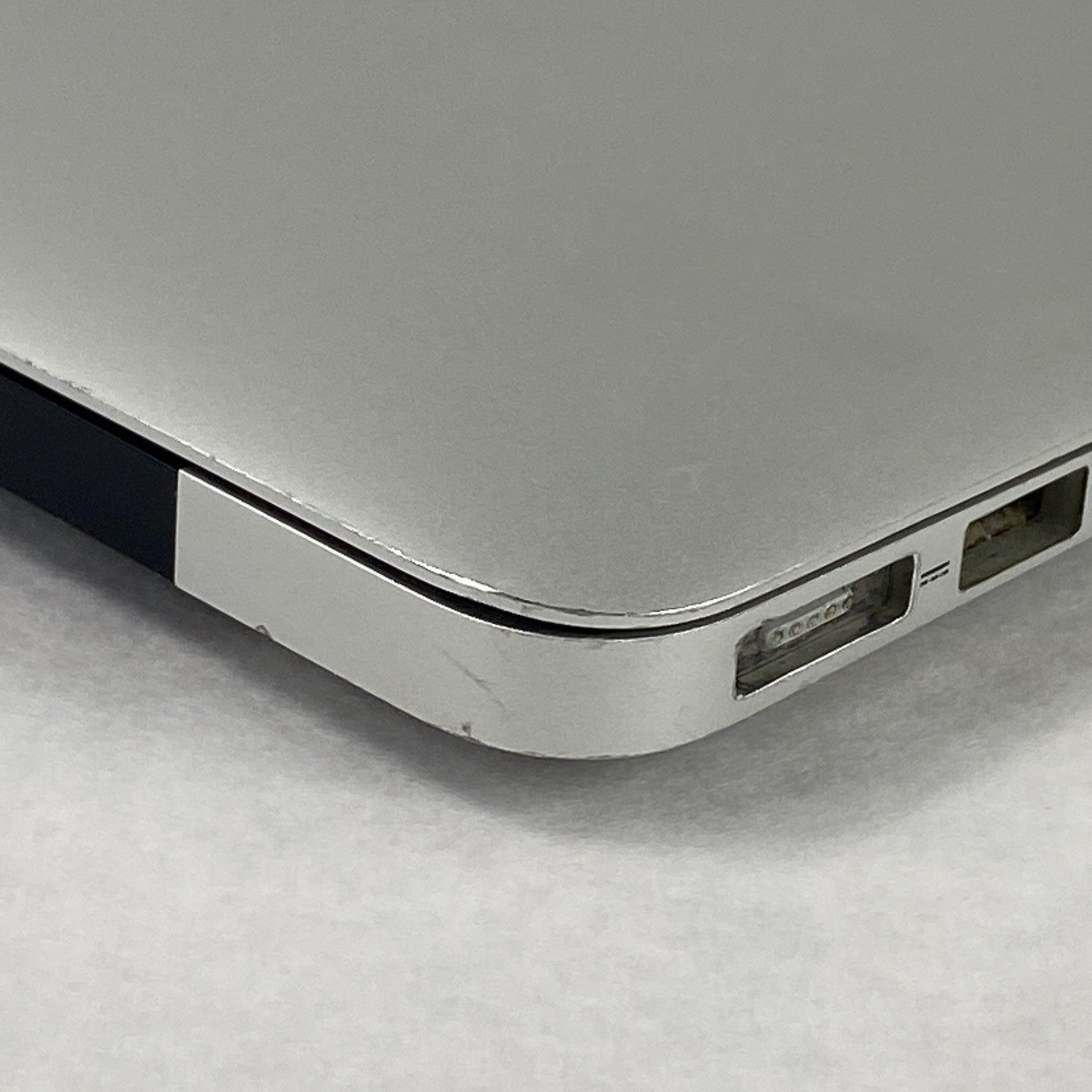 Apple MacBook Air A1466 2012 13" 1.8GHz i5 4GB RAM 250GB SSD os10.15.7 364Cycles